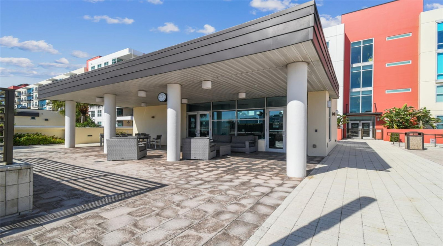 Tampa, Florida 33602, 2 Bedroom Bedrooms, ,2 Bathroombathrooms,Residential,For Sale,Kennedy,0,Mfrtb8528910