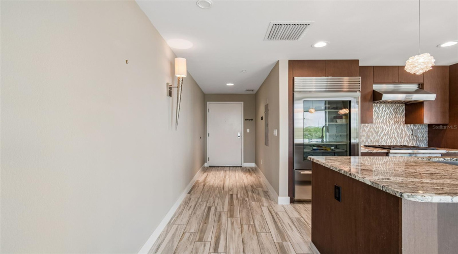 Tampa, Florida 33602, 2 Bedroom Bedrooms, ,2 Bathroombathrooms,Residential,For Sale,Kennedy,0,Mfrtb8528910