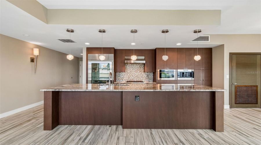 Tampa, Florida 33602, 2 Bedroom Bedrooms, ,2 Bathroombathrooms,Residential,For Sale,Kennedy,0,Mfrtb8528910
