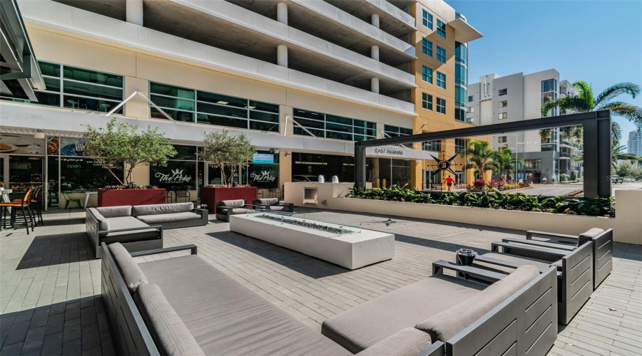 Tampa, Florida 33602, 2 Bedroom Bedrooms, ,2 Bathroombathrooms,Residential,For Sale,Kennedy,0,Mfrtb8528910