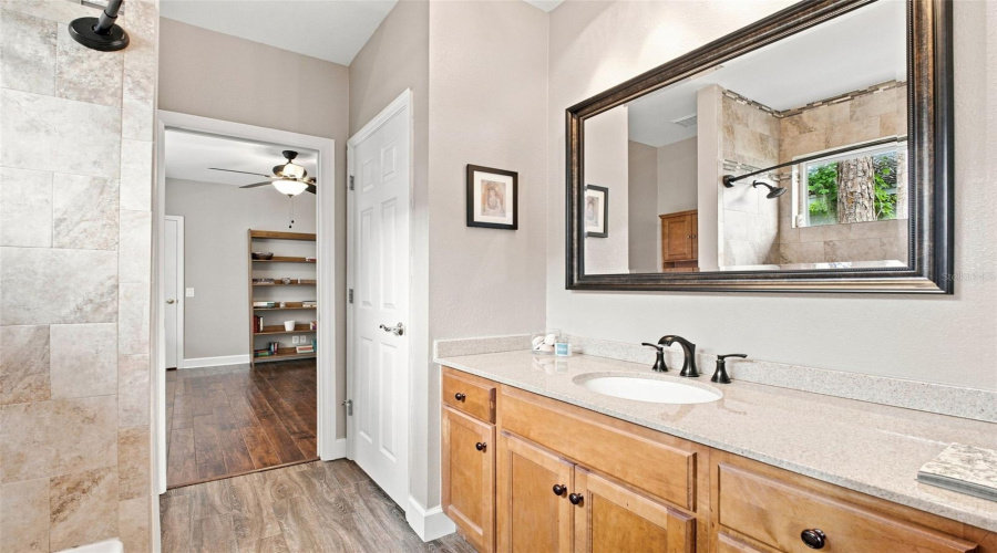 Jack And Jill Bathroom Shared With Bedroom 3 And 4