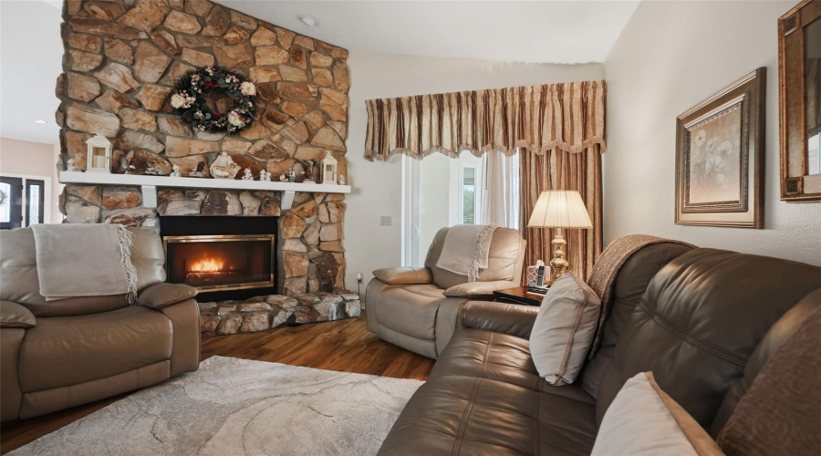 Land O Lakes, Florida 34639, 4 Bedroom Bedrooms, ,2 Bathroombathrooms,Residential,For Sale,Pine Lake,0,Mfrtb8532404