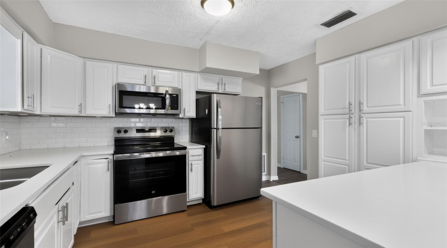 Jacksonville, Florida 32210, 3 Bedroom Bedrooms, ,2 Bathroombathrooms,Residential,For Sale,Barmer,0,Mfrtb8501489