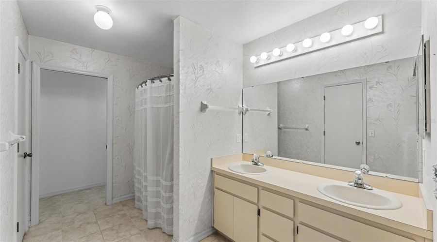 Lakeland, Florida 33810, 2 Bedroom Bedrooms, ,2 Bathroombathrooms,Residential,For Sale,Grand Cypress,0,Mfrl4964417