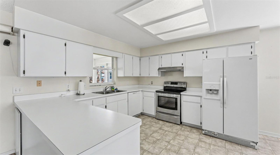 Lakeland, Florida 33810, 2 Bedroom Bedrooms, ,2 Bathroombathrooms,Residential,For Sale,Grand Cypress,0,Mfrl4964417