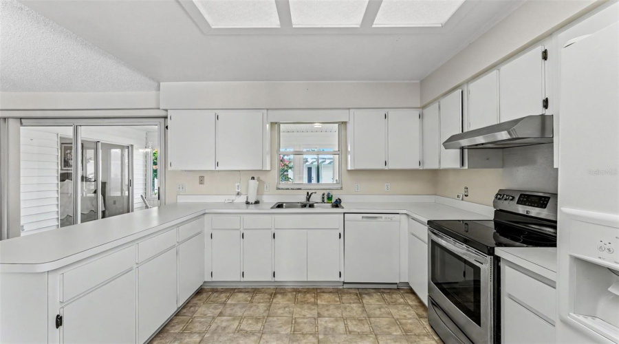 Lakeland, Florida 33810, 2 Bedroom Bedrooms, ,2 Bathroombathrooms,Residential,For Sale,Grand Cypress,0,Mfrl4964417