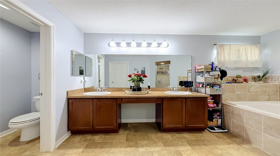Winter Haven, Florida 33881, 4 Bedroom Bedrooms, ,2 Bathroombathrooms,Residential,For Sale,Fieldstone,0,Mfro6436054