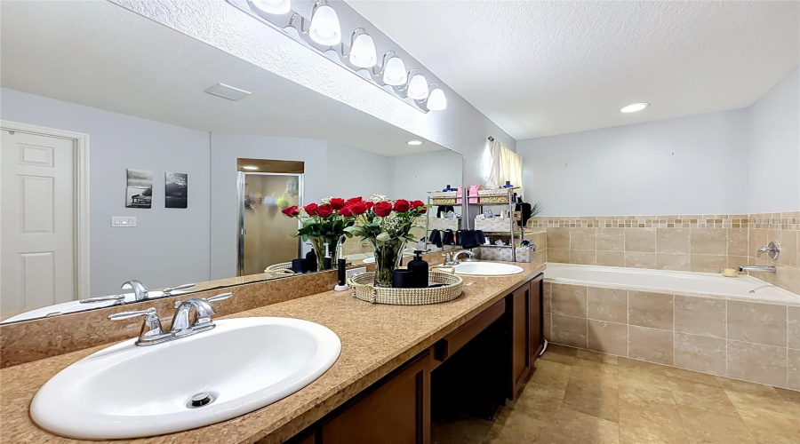 Winter Haven, Florida 33881, 4 Bedroom Bedrooms, ,2 Bathroombathrooms,Residential,For Sale,Fieldstone,0,Mfro6436054