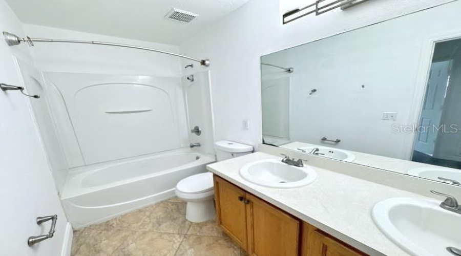 Kissimmee, Florida 34744, 4 Bedroom Bedrooms, ,2 Bathroombathrooms,Residential,For Sale,Bearing,0,Mfro6428655