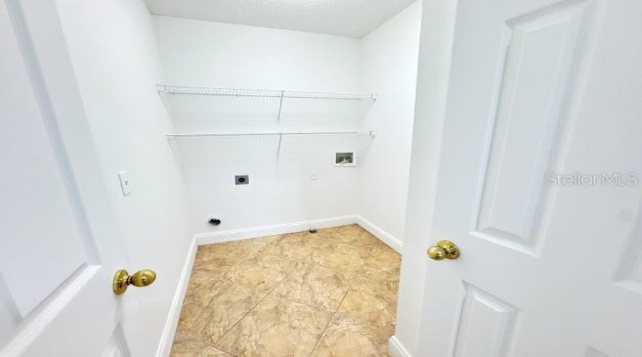 Kissimmee, Florida 34744, 4 Bedroom Bedrooms, ,2 Bathroombathrooms,Residential,For Sale,Bearing,0,Mfro6428655