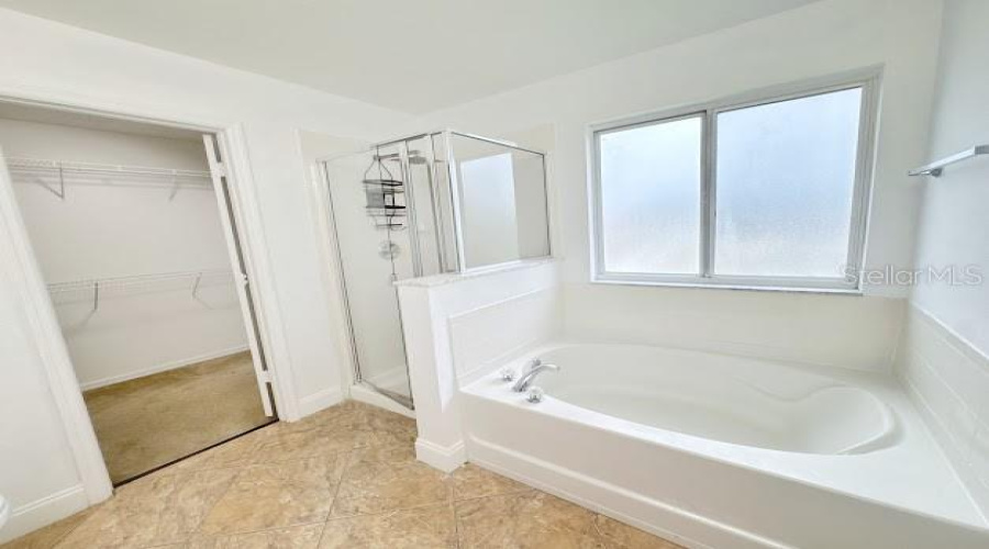 Kissimmee, Florida 34744, 4 Bedroom Bedrooms, ,2 Bathroombathrooms,Residential,For Sale,Bearing,0,Mfro6428655