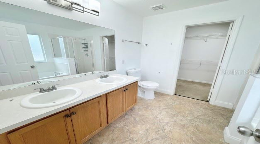 Kissimmee, Florida 34744, 4 Bedroom Bedrooms, ,2 Bathroombathrooms,Residential,For Sale,Bearing,0,Mfro6428655