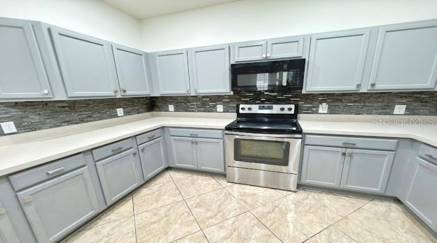 Kissimmee, Florida 34744, 4 Bedroom Bedrooms, ,2 Bathroombathrooms,Residential,For Sale,Bearing,0,Mfro6428655