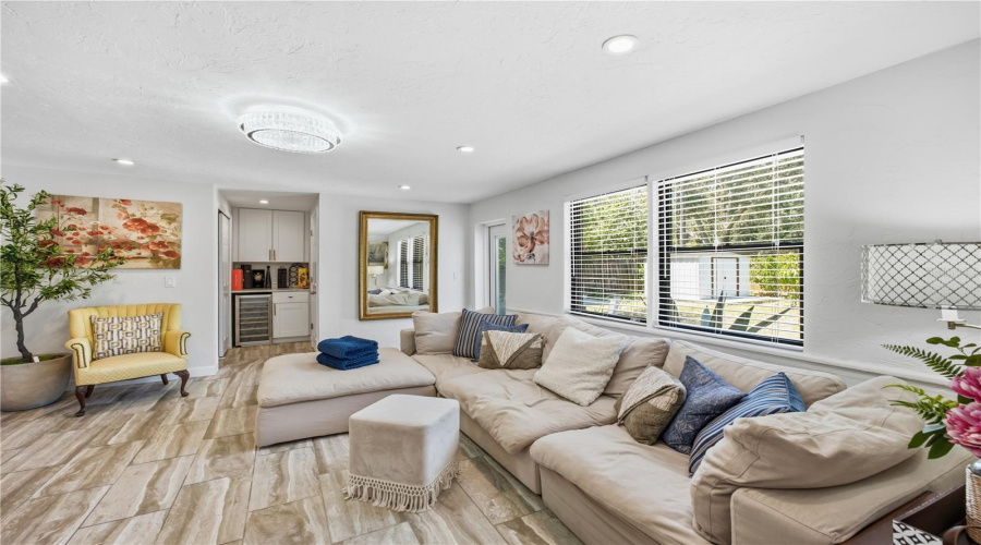 Sarasota, Florida 34234, 3 Bedroom Bedrooms, ,3 Bathroombathrooms,Residential,For Sale,Remington,0,Mfra4702395