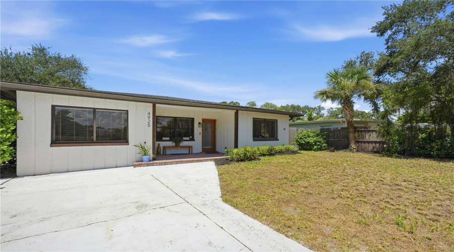 Sarasota, Florida 34234, 3 Bedroom Bedrooms, ,3 Bathroombathrooms,Residential,For Sale,Remington,0,Mfra4702395