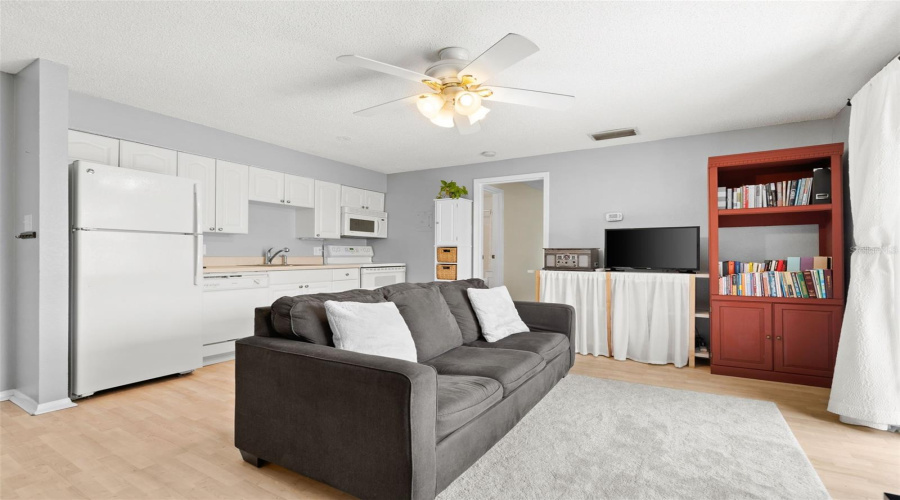 Clearwater, Florida 33764, 1 Bedroom Bedrooms, ,1 Bathroombathrooms,Residential,For Sale,Bay,0,Mfrtb8524380