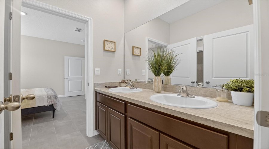 Ruskin, Florida 33570, 4 Bedroom Bedrooms, ,3 Bathroombathrooms,Residential,For Sale,6Th,0,Mfrtb8481858