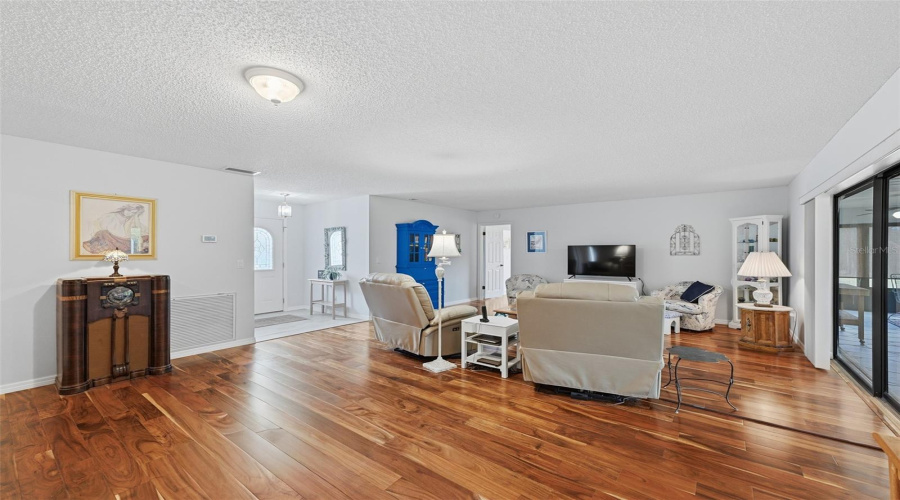 Sun City Center, Florida 33573, 2 Bedroom Bedrooms, ,2 Bathroombathrooms,Residential,For Sale,New Bedford,0,Mfrtb8542835