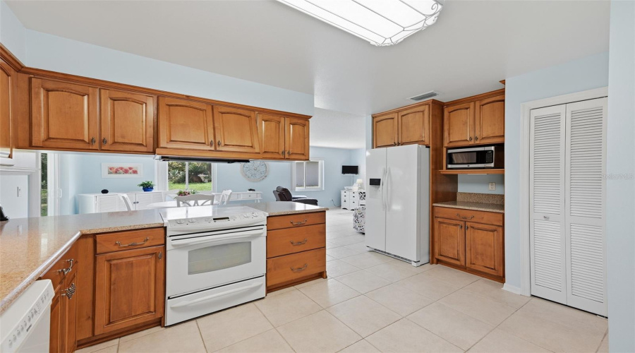 Sun City Center, Florida 33573, 2 Bedroom Bedrooms, ,2 Bathroombathrooms,Residential,For Sale,New Bedford,0,Mfrtb8542835