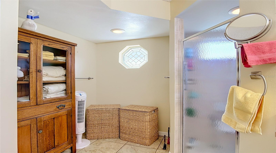 New Port Richey, Florida 34655, 3 Bedroom Bedrooms, ,2 Bathroombathrooms,Residential,For Sale,Craighurst,0,Mfrtb8526609