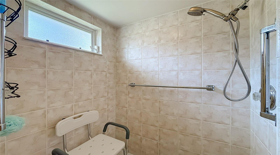 New Port Richey, Florida 34655, 3 Bedroom Bedrooms, ,2 Bathroombathrooms,Residential,For Sale,Craighurst,0,Mfrtb8526609