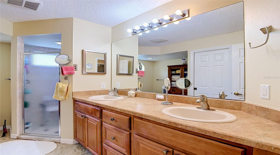 New Port Richey, Florida 34655, 3 Bedroom Bedrooms, ,2 Bathroombathrooms,Residential,For Sale,Craighurst,0,Mfrtb8526609
