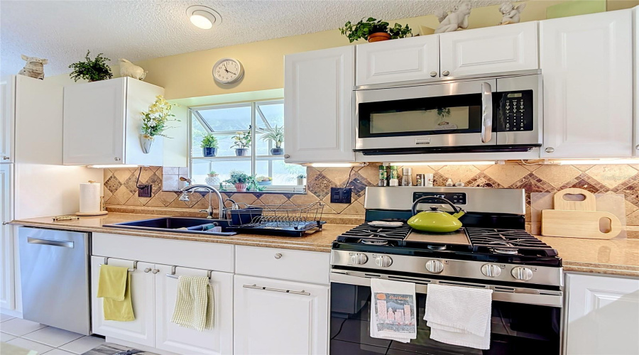 New Port Richey, Florida 34655, 3 Bedroom Bedrooms, ,2 Bathroombathrooms,Residential,For Sale,Craighurst,0,Mfrtb8526609