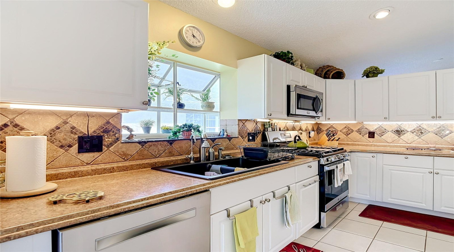 New Port Richey, Florida 34655, 3 Bedroom Bedrooms, ,2 Bathroombathrooms,Residential,For Sale,Craighurst,0,Mfrtb8526609