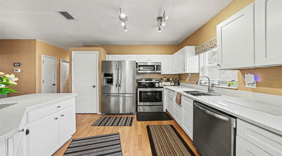 Tampa, Florida 33624, 3 Bedroom Bedrooms, ,2 Bathroombathrooms,Residential,For Sale,Corvette,0,Mfrtb8541754