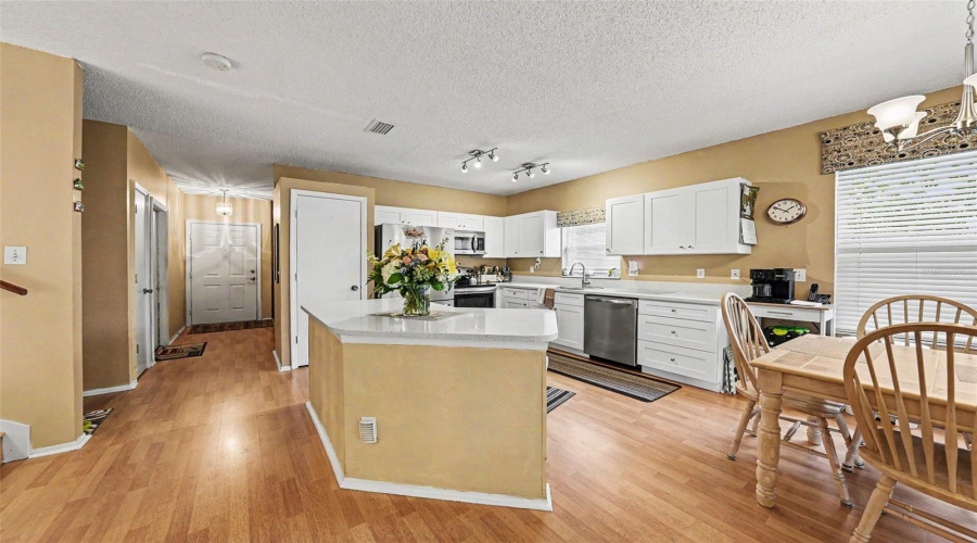 Tampa, Florida 33624, 3 Bedroom Bedrooms, ,2 Bathroombathrooms,Residential,For Sale,Corvette,0,Mfrtb8541754