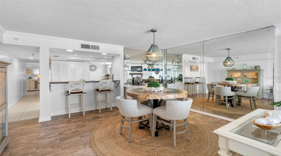 Breakfast Bar And Dining