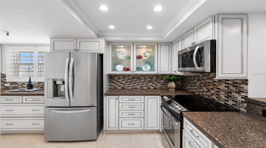 Soft Close Kraftmaid, Silestone
