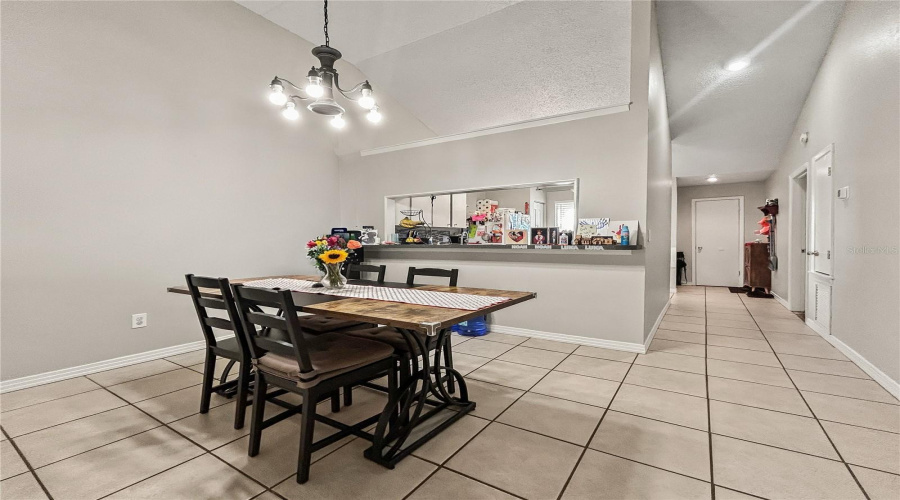 Tampa, Florida 33618, 3 Bedroom Bedrooms, ,2 Bathroombathrooms,Residential,For Sale,Laurel Dale,0,Mfrtb8515914