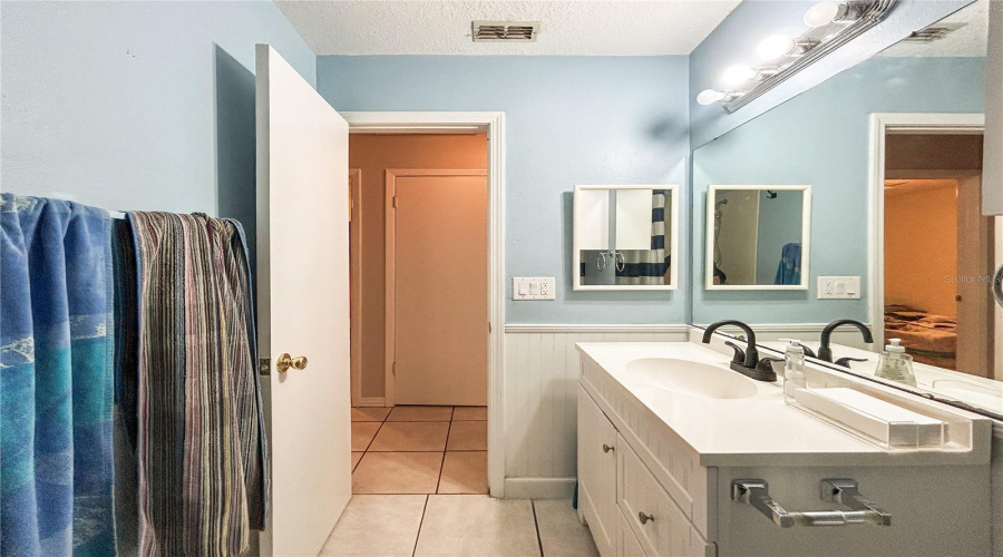 Tampa, Florida 33618, 3 Bedroom Bedrooms, ,2 Bathroombathrooms,Residential,For Sale,Laurel Dale,0,Mfrtb8515914