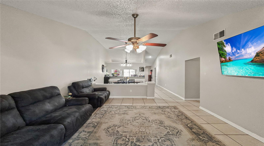 Tampa, Florida 33618, 3 Bedroom Bedrooms, ,2 Bathroombathrooms,Residential,For Sale,Laurel Dale,0,Mfrtb8515914
