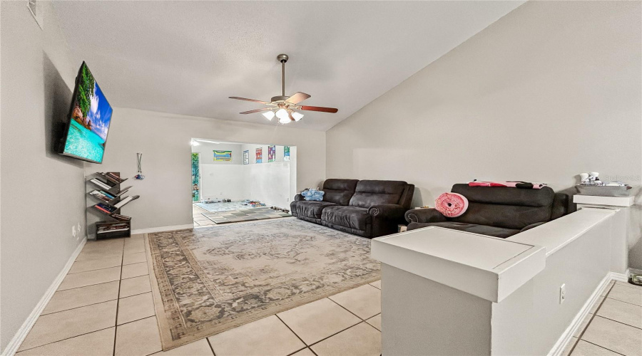 Tampa, Florida 33618, 3 Bedroom Bedrooms, ,2 Bathroombathrooms,Residential,For Sale,Laurel Dale,0,Mfrtb8515914