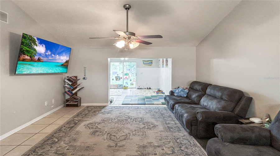 Tampa, Florida 33618, 3 Bedroom Bedrooms, ,2 Bathroombathrooms,Residential,For Sale,Laurel Dale,0,Mfrtb8515914