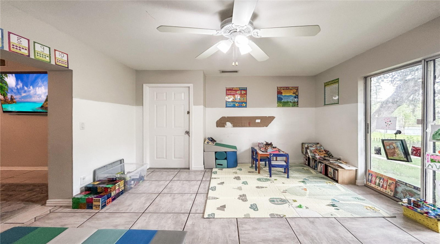 Tampa, Florida 33618, 3 Bedroom Bedrooms, ,2 Bathroombathrooms,Residential,For Sale,Laurel Dale,0,Mfrtb8515914