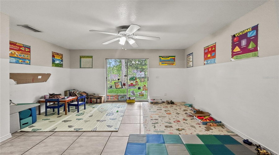 Tampa, Florida 33618, 3 Bedroom Bedrooms, ,2 Bathroombathrooms,Residential,For Sale,Laurel Dale,0,Mfrtb8515914