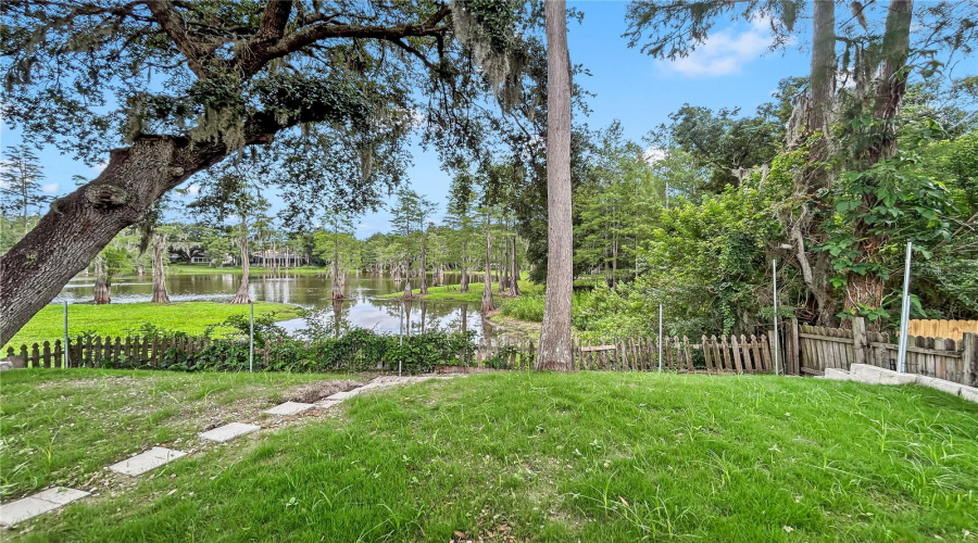 Tampa, Florida 33618, 3 Bedroom Bedrooms, ,2 Bathroombathrooms,Residential,For Sale,Laurel Dale,0,Mfrtb8515914