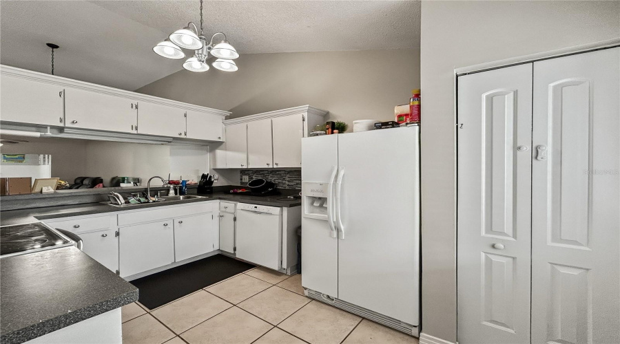 Tampa, Florida 33618, 3 Bedroom Bedrooms, ,2 Bathroombathrooms,Residential,For Sale,Laurel Dale,0,Mfrtb8515914