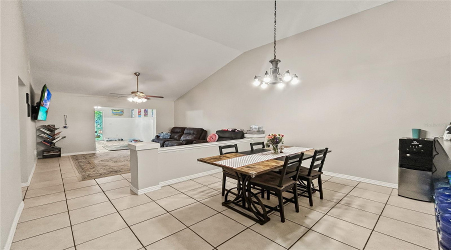 Tampa, Florida 33618, 3 Bedroom Bedrooms, ,2 Bathroombathrooms,Residential,For Sale,Laurel Dale,0,Mfrtb8515914