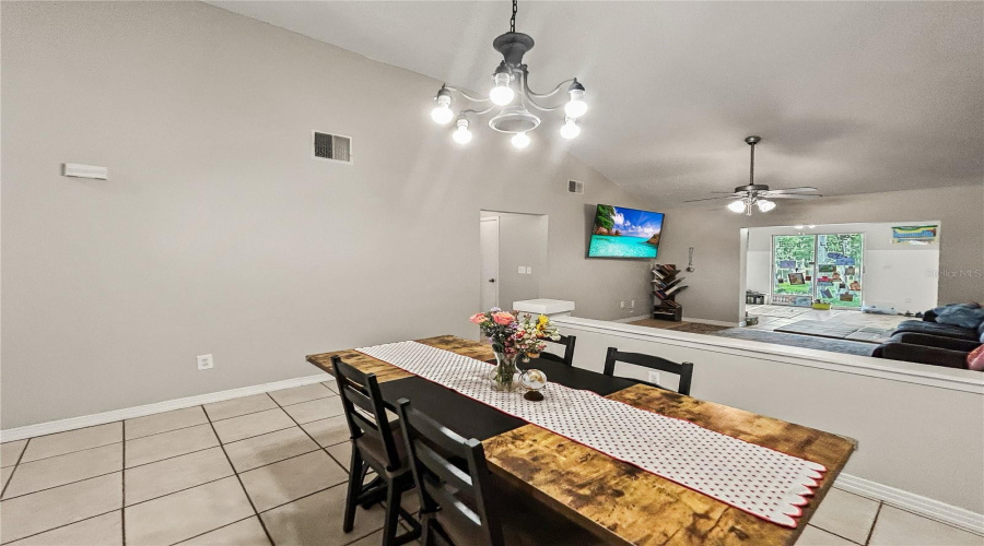 Tampa, Florida 33618, 3 Bedroom Bedrooms, ,2 Bathroombathrooms,Residential,For Sale,Laurel Dale,0,Mfrtb8515914