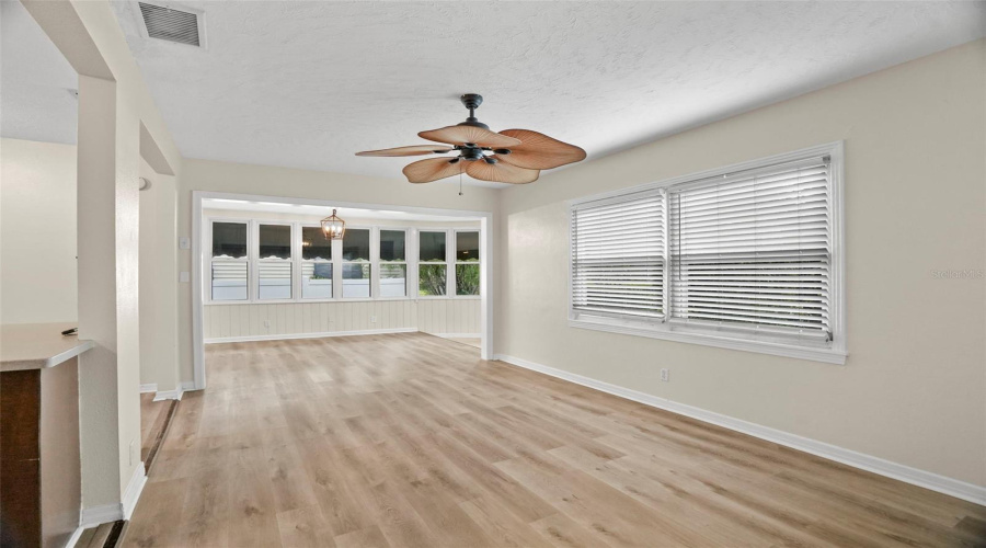 St Petersburg, Florida 33704, 3 Bedroom Bedrooms, ,1 Bathroombathrooms,Residential,For Sale,37Th,0,Mfro6426583
