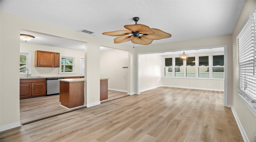 St Petersburg, Florida 33704, 3 Bedroom Bedrooms, ,1 Bathroombathrooms,Residential,For Sale,37Th,0,Mfro6426583
