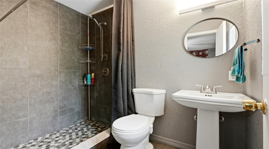 Gainesville, Florida 32605, 3 Bedroom Bedrooms, ,2 Bathroombathrooms,Residential,For Sale,48Th,0,Mfrgc542587