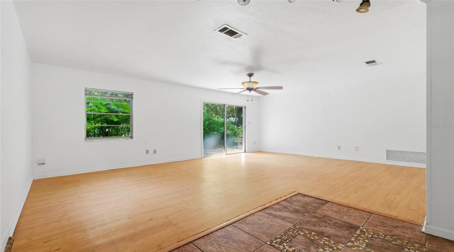 Gainesville, Florida 32605, 3 Bedroom Bedrooms, ,2 Bathroombathrooms,Residential,For Sale,48Th,0,Mfrgc542587