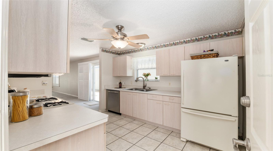 The Villages, Florida 32162, 2 Bedroom Bedrooms, ,2 Bathroombathrooms,Residential,For Sale,Azteca,0,Mfrg5113381