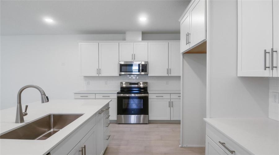 Weeki Wachee, Florida 34613, 3 Bedroom Bedrooms, ,2 Bathroombathrooms,Residential,For Sale,Players,0,Mfrs5118973