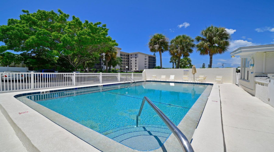 Sarasota, Florida 34236, 1 Bedroom Bedrooms, ,1 Bathroombathrooms,Residential,For Sale,Roosevelt,0,Mfra4651143